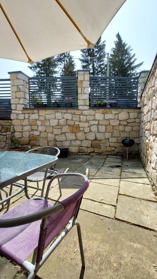 Suteren "Podhoubi" Apartman Broumov Kültér fotó
